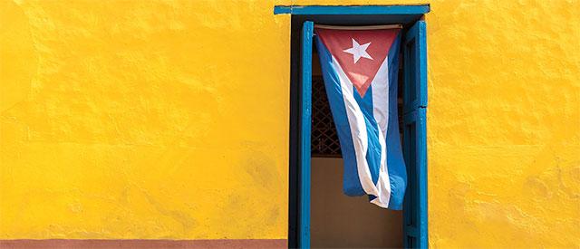 古巴国旗挂在门口